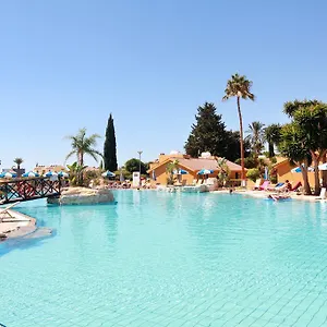 Makronisos Village Hotel de apartamente