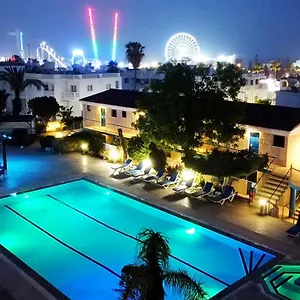 Green Bungalows Hotel Apartments מלון דירות