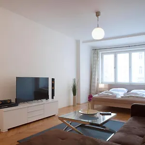 https://dlouha-14a-old-town-apartment.praguehotelsweb.com
